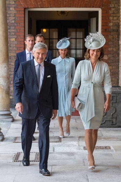 Michael e Carole Middleton, avôs maternos de Louis.