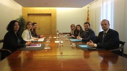 Reunión entre el Govern y los comunes, el pasado 16 de diciembre.