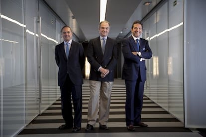 De izquierda a derecha: Luis de Carlos, Francisco Guti&eacute;rrez y Mart&iacute;n Carrizosa.