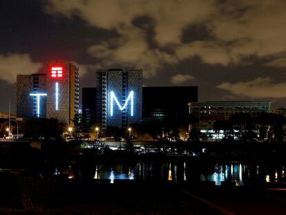 Logotipo de Telecom Italia en la ciudad de Milán.