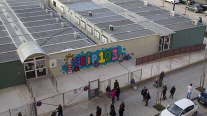 Los barracones del colegio 103, en Valencia.