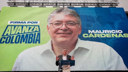 Mauricio Cárdenas, habla durante su inscripción como precandidato en las instalaciones de la Registraduría Nacional de Colombia, este jueves.