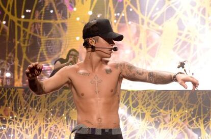 Justin Bieber (y de fondo Skrillex) en el festival 'Hot 100 de Billboard' de este año en Nueva York.