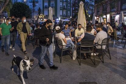 Una terraza en el barrio de Russafa, en Valencia.