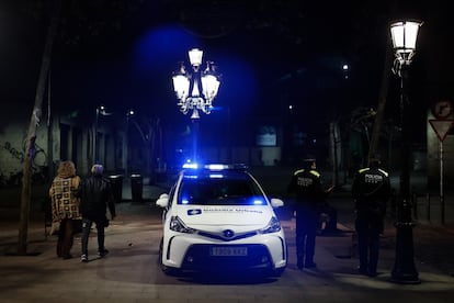 Una patrulla de la Guardia Urbana en el paseo de Born de Barcelona