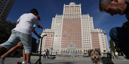 Fachada del Edificio España, en Madrid, donde la cadena Riu levantará un hotel de 650 habitaciones. 