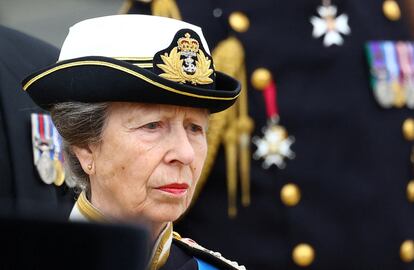 La princesa Ana en el funeral de Estado y el entierro de su madre, la reina Isabel II, en la abadía de Westminster, el 19 de septiembre de 2022 en Londres, Inglaterra.