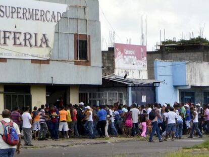 Um dos saques em San Felix, Venezuela.