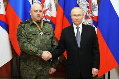 Sergey Surovikin and Vladimir Putin