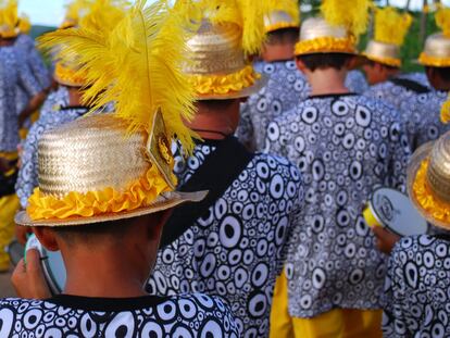 Diante de um público cada vez mais exigente e antenado aos meios de comunicação de massa, a Esurd tentava se equilibrar entre a tradição e a moda. Mestre Tim - e depois os outros mestres de bateria que o sucederam - prestavam atenção no som das escolas de samba do Rio de Janeiro e de São Paulo para desenvolver o próprio tom. As fantasias começavam a ser mais bem planejadas, sempre levando em conta o amarelo e preto que se tornaram as cores oficiais da escola.