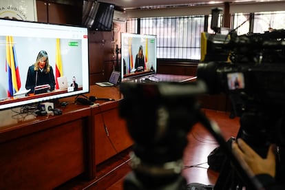 Transmisión del juicio contra el expresidente Álvaro Uribe desde los juzgados de Paloquemao, en Bogotá, el 28 de julio de 2025.