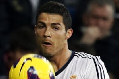 Cristiano, en un duelo de 2012 frente al Zaragoza.