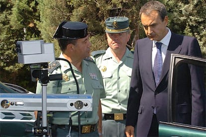 Zapatero, durante su visita de hoy a la sede de la DGT.