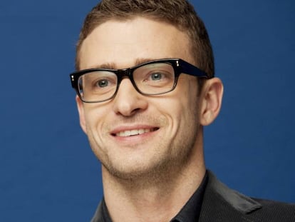 Las gafas de pasta negra se han convertido en un clásico para Justin Timberlake (36 años, EE.UU). Acompañan al cantante en fiestas, estrenos e incluso en varias películas donde ha trabajado. Justin tiene miopía desde hace años y parece que las lentillas no son una opción para él. En películas como 'La red social' (2010) o 'Bad Teacher' (2011) Timberlake aparece con ellas.