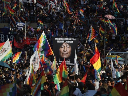 Simpatizantes de Evo Morales comemoram em Buenos Aires, Argentina, o 14º aniversário da fundação do Estado Plurinacional da Bolívia, em 22 de janeiro de 2020.