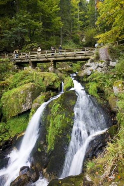 Puente sobre las cascadas de Triberg, en la Selva Negra.