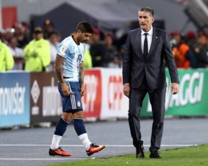 Edgardo Bauza comienza a ser cuestionado en Argentina.