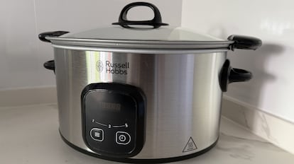 Este modelo de Russell Hobbs tiene una capacidad de seis litros, por lo que es apta para grupos de unas siete personas.