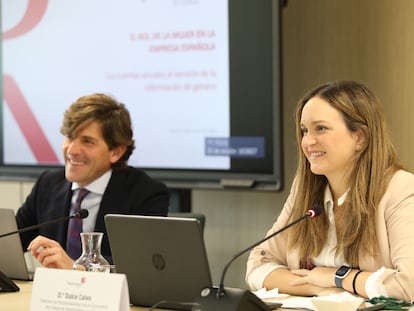 Dulce Calvo y Sebastián del Rey en la presentación del informe "El rol de la mujer en la empresa española"