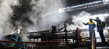 Imagen del interior de una planta de acero.
