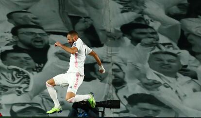 DEP 32. Soccer Football - Champions League - Group B - Real Madrid v Borussia Moenchengladbach - Estadio Alfredo Di Stefano, Madrid, Spain - December 9, 2020 Real Madrid's Karim Benzema celebrates scoring their second goal REUTERS/Sergio Perez TPX IMAGES OF THE DAY