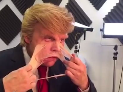 Johnny Depp en un ataque de locura se quita el maquillaje y deja de ser Donald Trump.