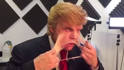 Johnny Depp en un ataque de locura se quita el maquillaje y deja de ser Donald Trump.
