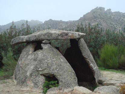 Dolmen de Valencia de Alcántara en el paraje del Tajo internacional (Cáceres).