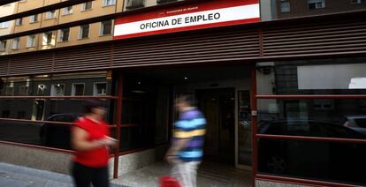 Vista del exterior de una oficina de empleo en Madrid.