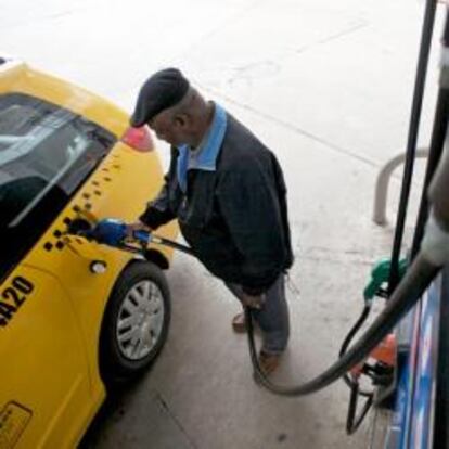 Imagen de un surtidor de gasolina en EE UU