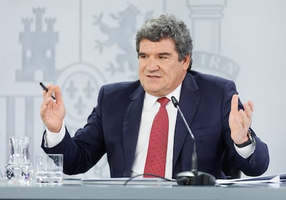 El ministro para la Transformación Digital y de la Función Pública, José Luis Escrivá, durante la rueda de prensa posterior al Consejo de Ministros, en 2023.