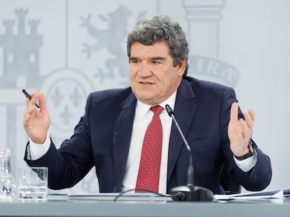 El ministro para la Transformación Digital y de la Función Pública, José Luis Escrivá, durante la rueda de prensa posterior al Consejo de Ministros, en 2023.