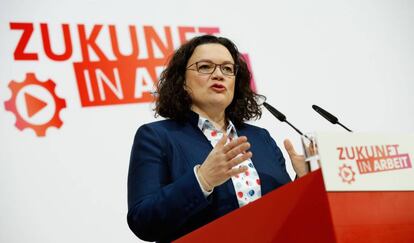 La presidenta del SPD, Andrea Nahles, comparece para presentar los resultados de la reunión de su partido el lunes en Berlín.