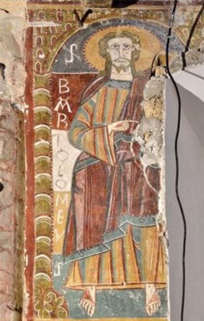 Detalle de las pinturas aparecidas en el interior de la iglesia de Ourjout de Les Bordes-sur-Lez