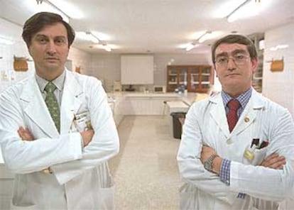 Los forenses Andrés Bedate (izquierda) y José Luis Prieto.