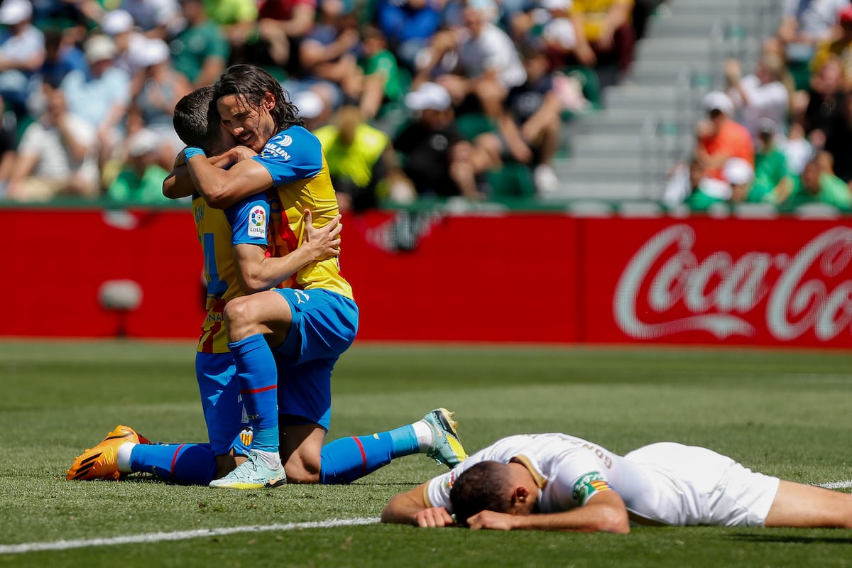 El Valencia coge aire en Elche en su pelea por evitar el descenso ...