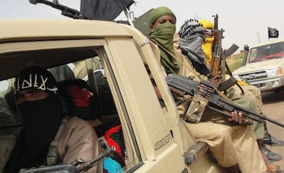 Combatientes del grupo islamista Ansar Dine en Kidal, el 7 de agosto.