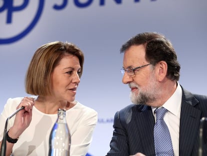 María Dolores de Cospedal y Mariano Rajoy durante la Junta Directiva Nacionanal del PP, el 11 de junio de 2018.