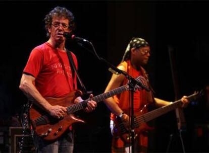 Lou Reed, durante su concierto de ayer en Málaga, el único que ha ofrecido en España en esta gira.