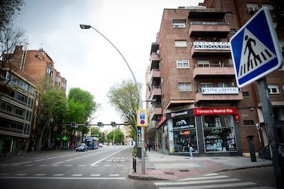 Paseo de Extremadura u szczytu numeru 28, gdzie w poniedziałek odbyło się nadużycie dziewczyny przez samochód dyrektora generalnego policji miejskiej, Pablo Enrique Rodríguez. (Zdjęcie: Juan Barbosa)