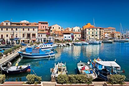 Marina de La Maddalena, en la isla del mismo nombre, al norte de Cerdeña.