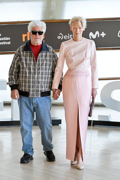 Pedro Almodóvar y Tilda Swinton, fotografiados en el interior del Kursaal de San Sebastián donde se proyectó el largometraje.