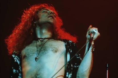 Robert Plant, cantante de Led Zeppelin, en 1971. Los hay que sostienen que si escuchas al revés 'Stairway to heaven' puedes oír un mensaje satánico.