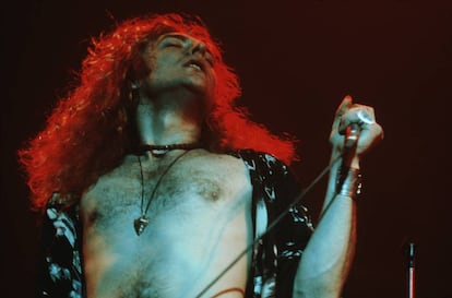 Robert Plant, cantor do Led Zeppelin, em 1971. Há quem garanta que se você escutar 'Stairway to Heaven' de trás para frente pode ouvir uma mensagem satânica.