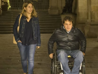 PDeCAT party members Marta Pascal and David Bonvehí leaving the meeting.