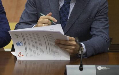 Acte de la firma de l'acord entre Ciutadans, el PP i Vox.