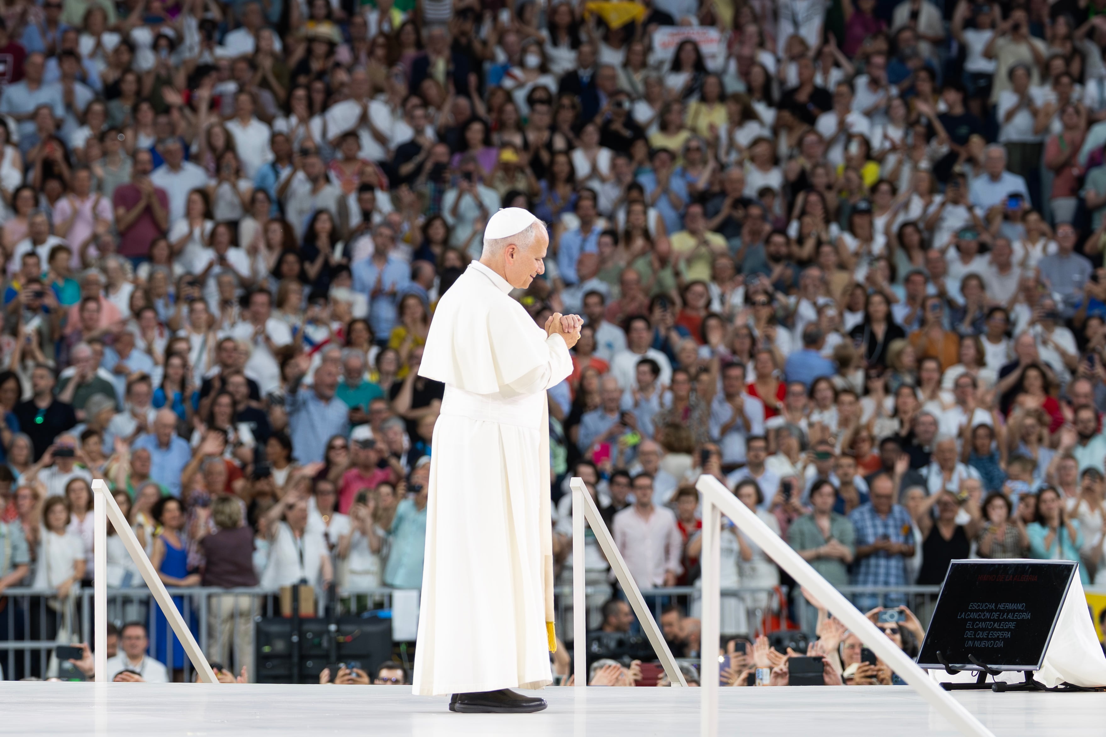 El papa León XIV se reunió en privado con Bad Bunny el lunes en el Bernabéu