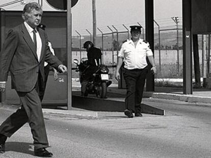 Manuel de la Concha sale de cárcel de Alcalá-Meco en 1999.