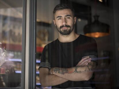 El rapero Rayden, en un bar de Madrid. 