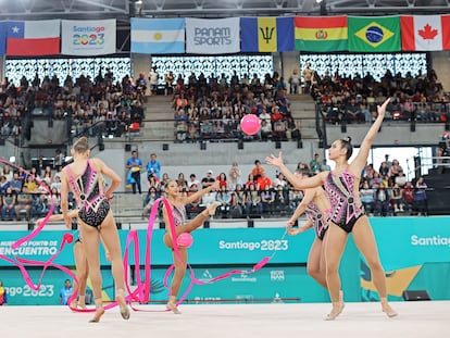 Un equipo de gimnastas durante su participación en la úlitma edición de los Juegos Panamericanos, en Santiago (Chile), el 4 de noviembre de 2023.